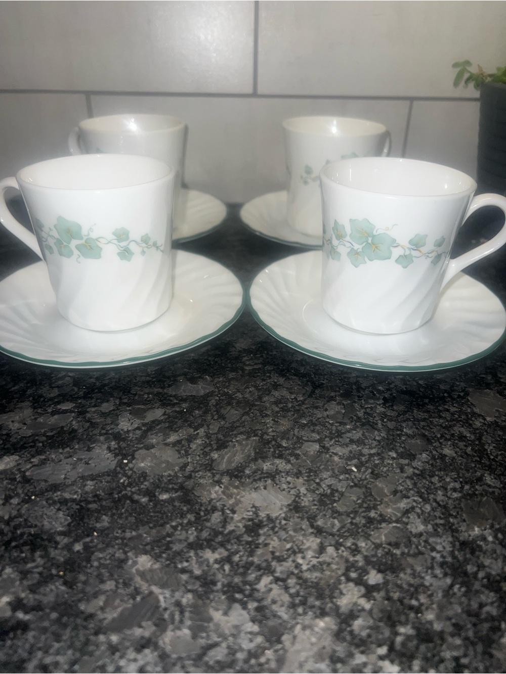 Set of 4 Vintage Corelle Callaway Ivy cup & saucer set. In excellent condition.